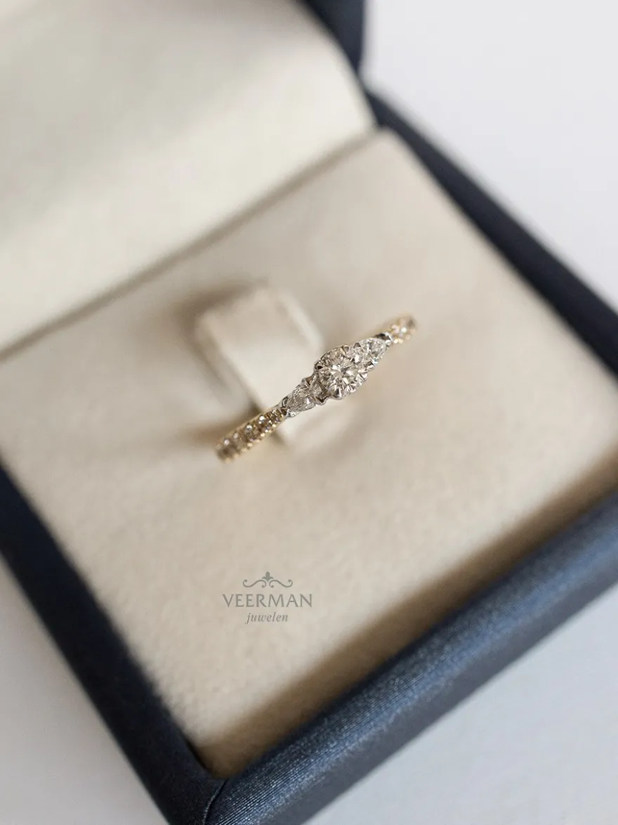 Bicolor driesteens ring met briljant 0,51 crt. + Luxe Cadeau