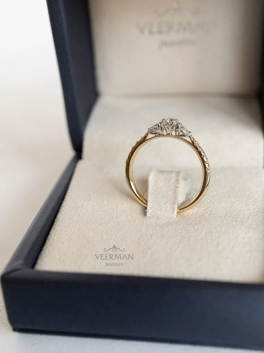Bicolor driesteens ring met briljant 0,51 crt. + Luxe Cadeau