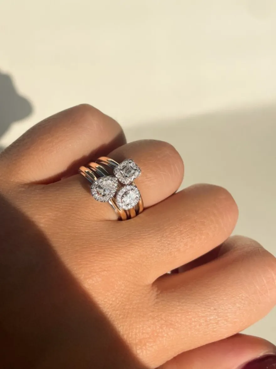 Bicolor entourage ring met ovale diamant + Luxe Cadeau