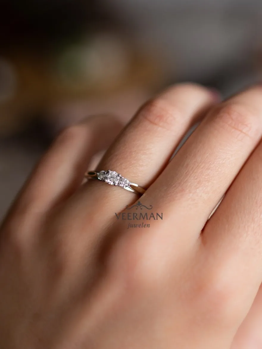 Bicolor ring met briljant 0,19crt. + Luxe Cadeau