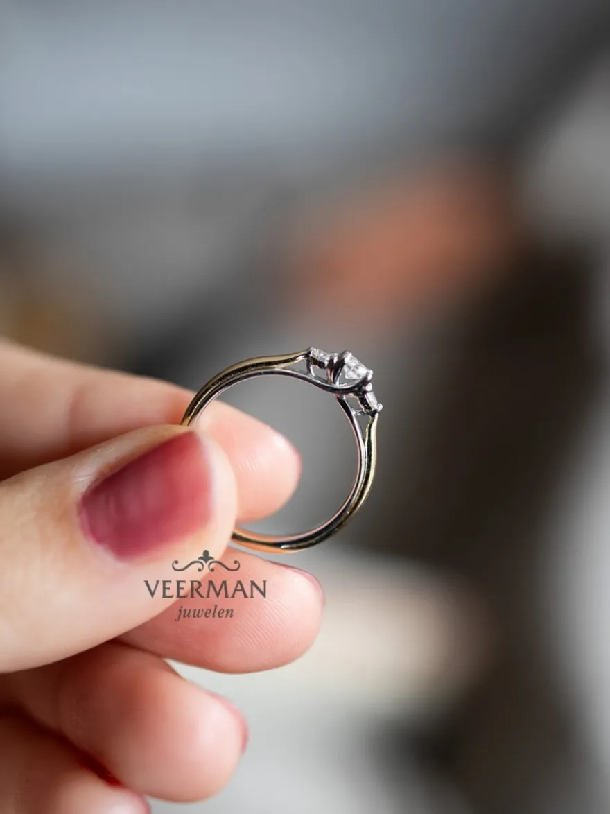 Bicolor ring met briljant 0,19crt. + Luxe Cadeau
